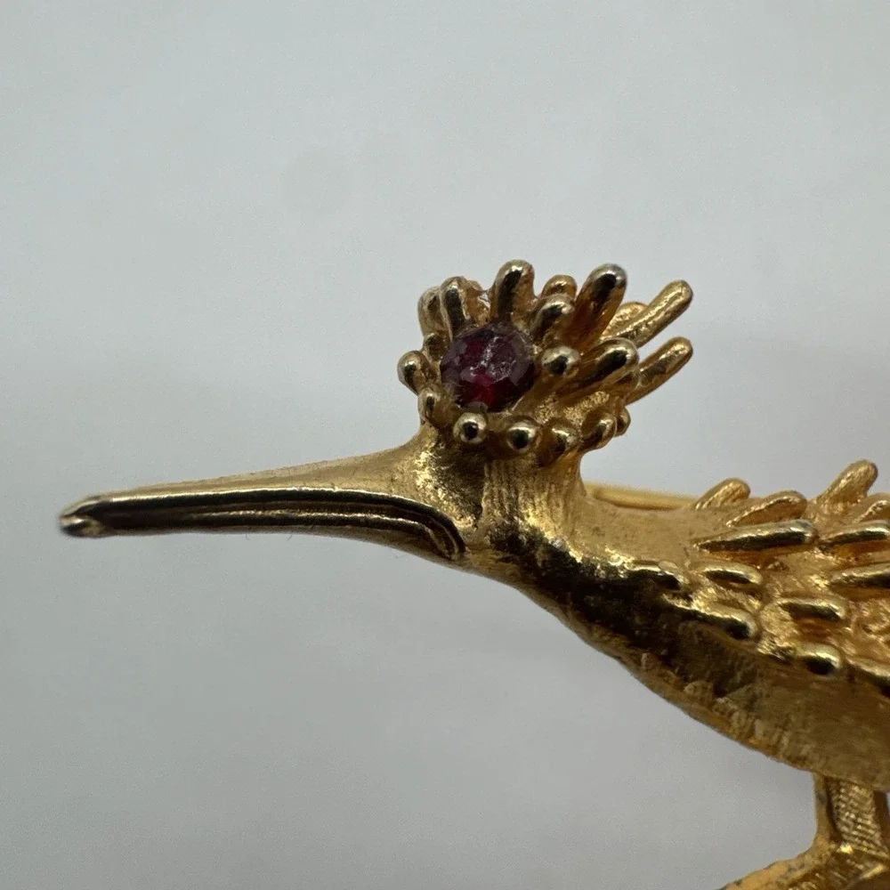 Vintage Signed HOBE southwest Roadrunner Bird Ruby Red Eye Gold-tone Brooch Pin